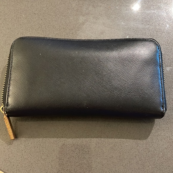 Tory Burch Zip around wallet - Picture 5 of 6